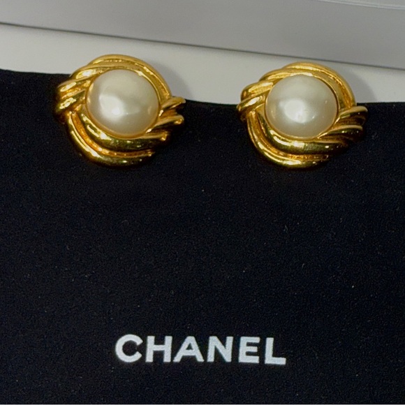 CHANEL Jewelry - CHANEL Gold Pearl Vintage Clip on Earrings